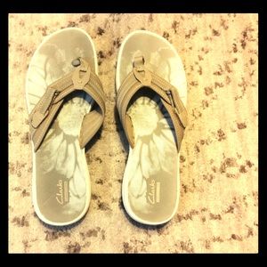 Clarks flip flops